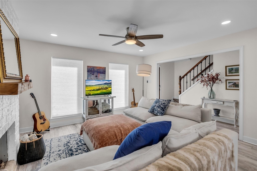 1223 Saxony Lane - Photo 5