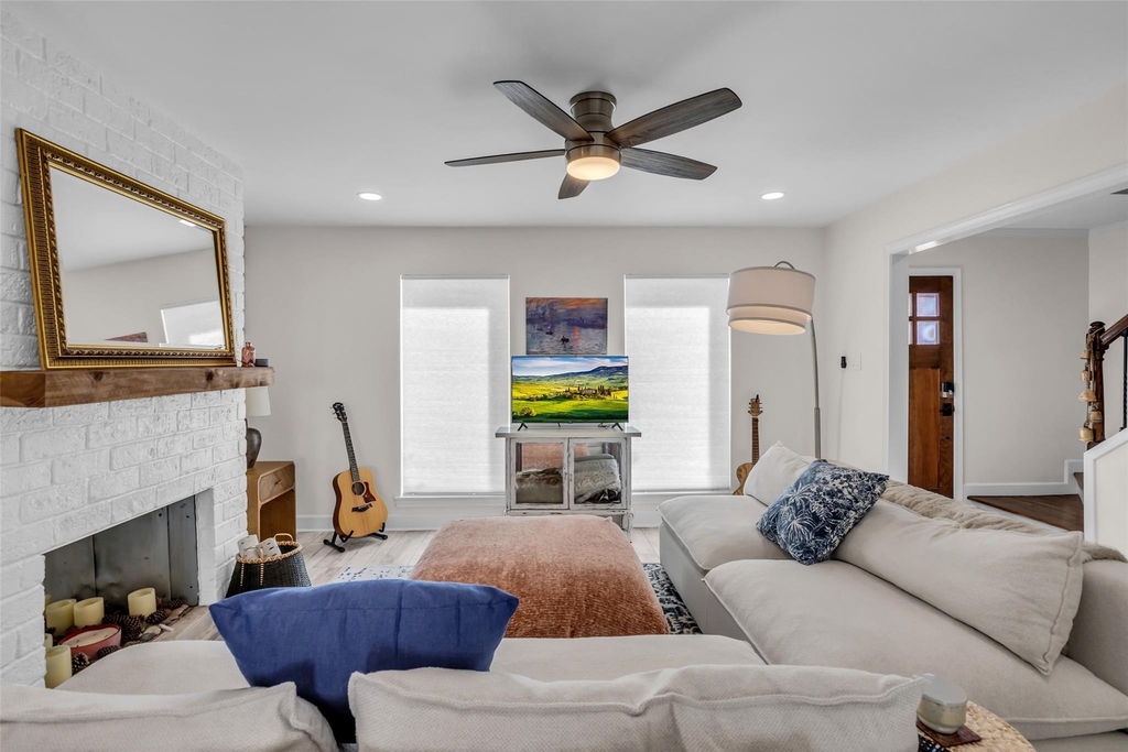 1223 Saxony Lane - Photo 4
