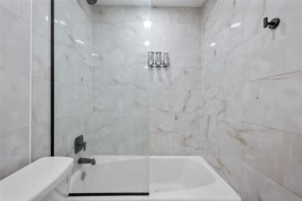 1116 Banks Street - Photo 16