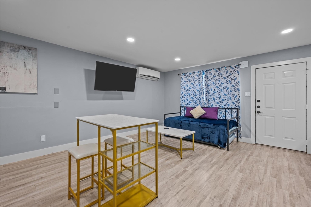 1116 Banks Street - Photo 7