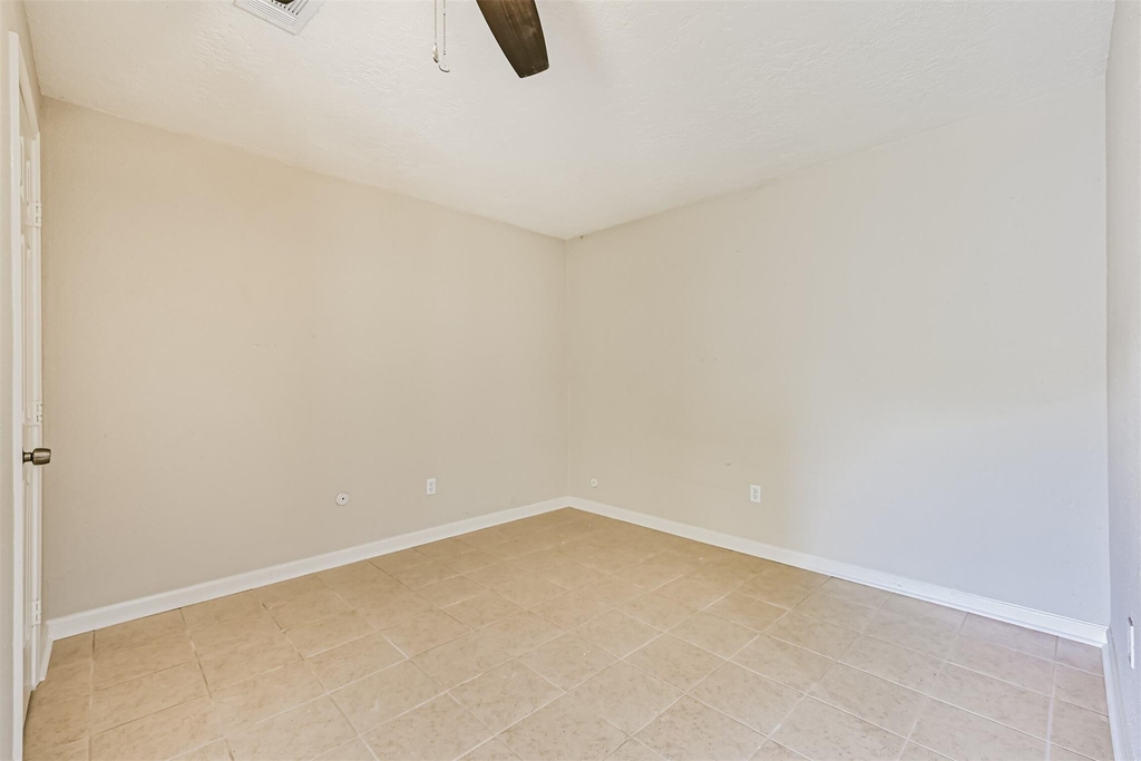 1113 N Heron Drive - Photo 16