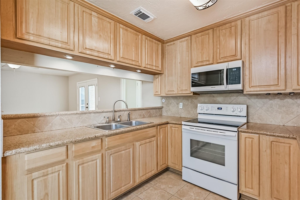 1113 N Heron Drive - Photo 13