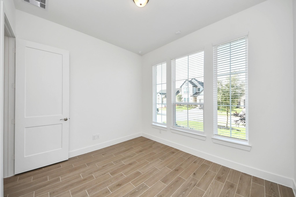 25026 Midnight Willow - Photo 5