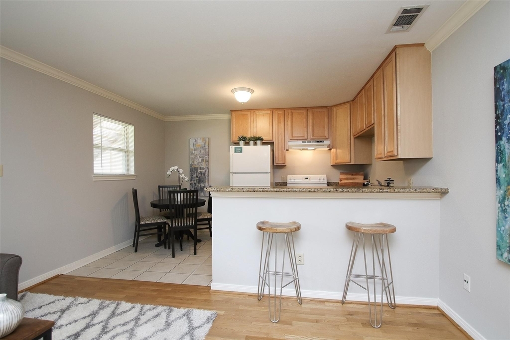 1307 Welch Street - Photo 2