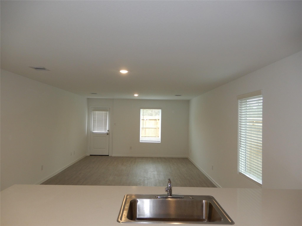 21369 Carosella Drive - Photo 2