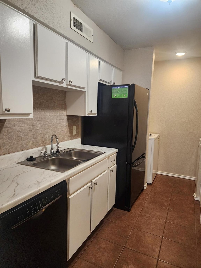 5665 Birchmont Drive - Photo 6