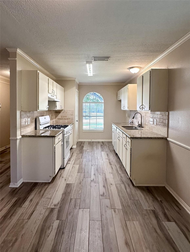 1814 Grove Court Drive - Photo 10