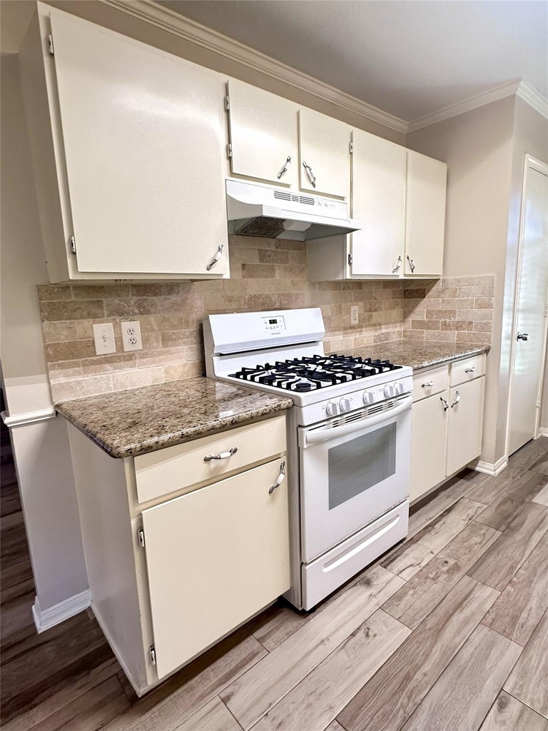 1814 Grove Court Drive - Photo 11