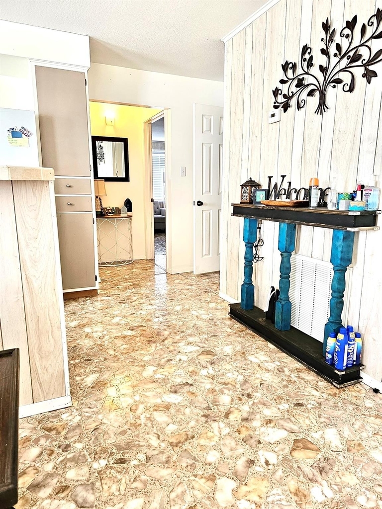 2104 Galveston Avenue - Photo 2