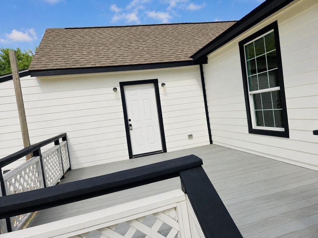 5403 Ave Q 1/2 - Photo 1