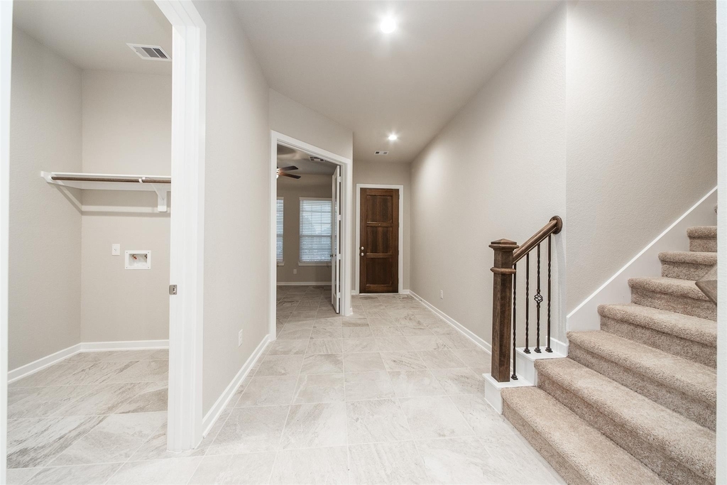 8706 Fox Trail Drive - Photo 3