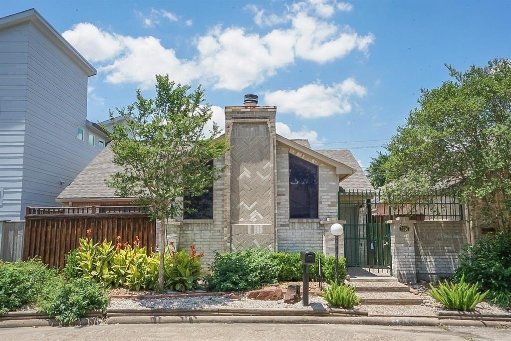 1914 Hunters Trace Street - Photo 0