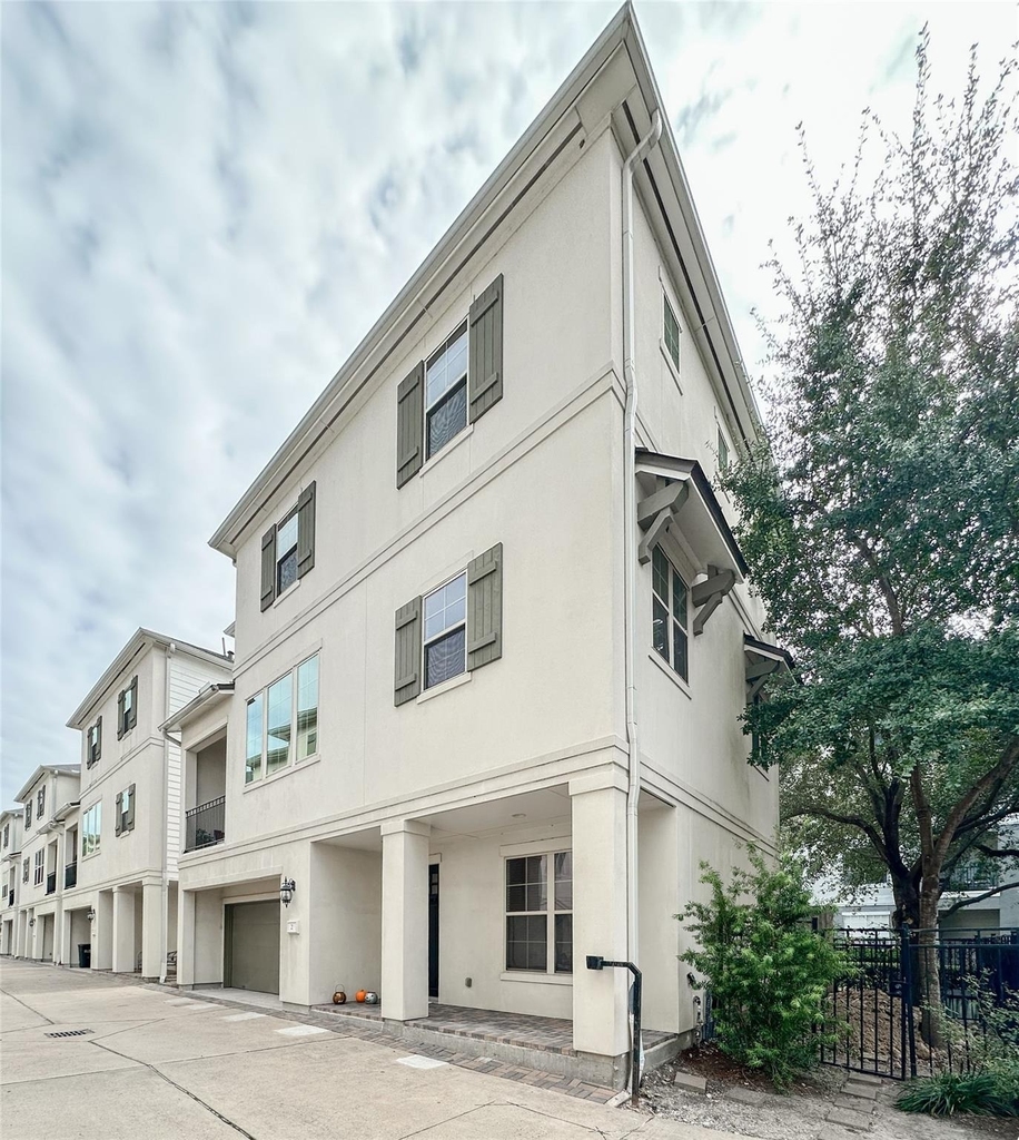 2 Hermann Park Court - Photo 0