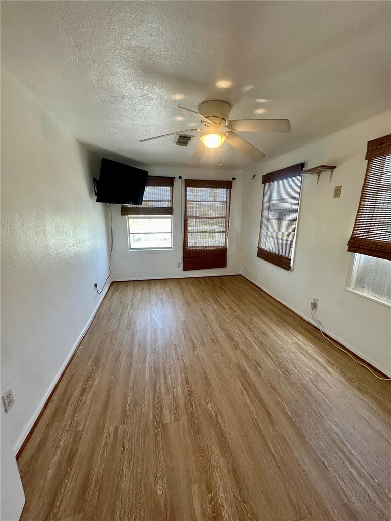 124 7th Street - Photo 8