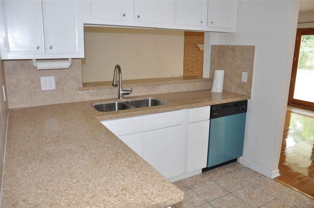5519 Caversham Dr Drive - Photo 11