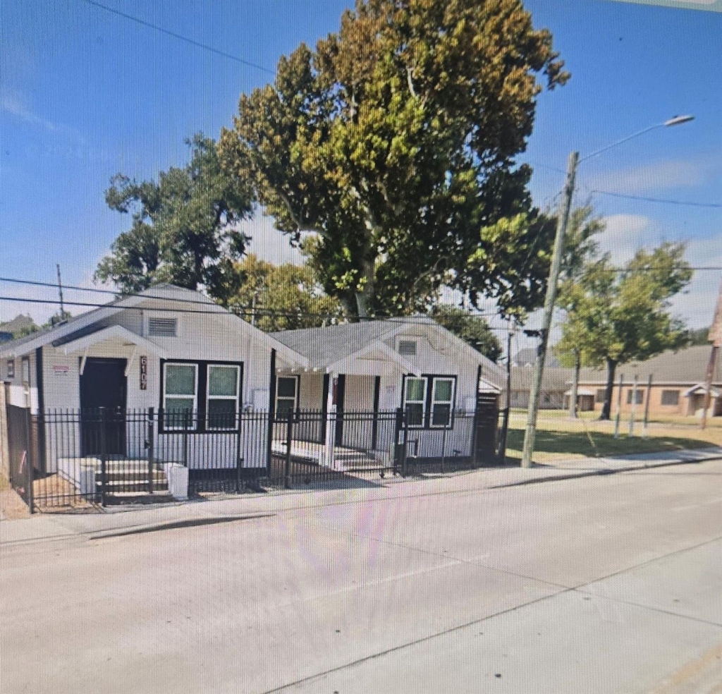6107 N Main St - Photo 1