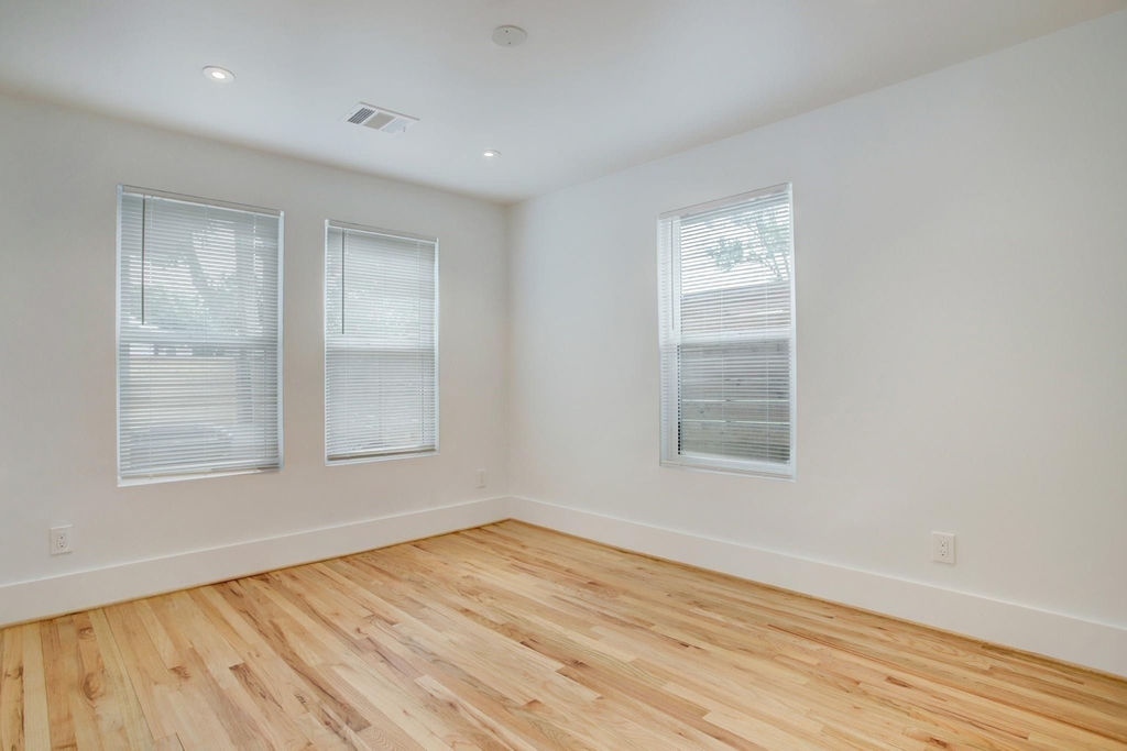 6107 N Main St - Photo 8