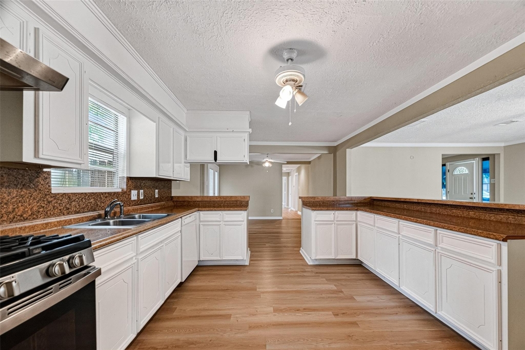 1504 Lawrence Avenue - Photo 31
