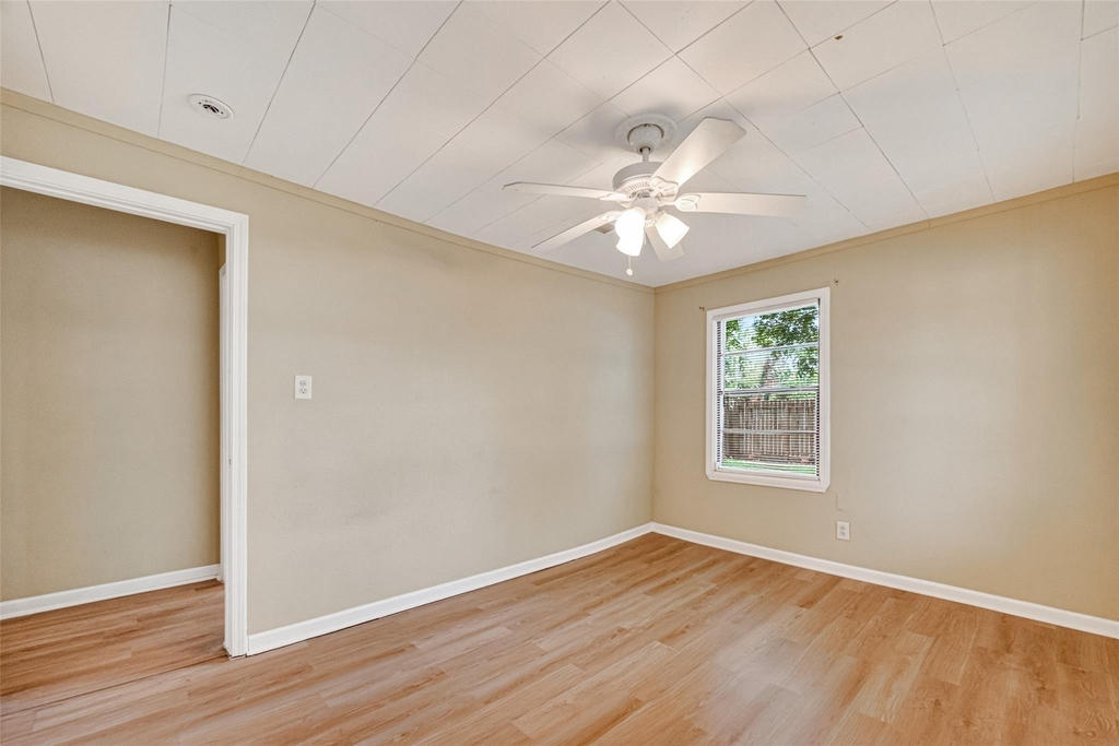 1504 Lawrence Avenue - Photo 9