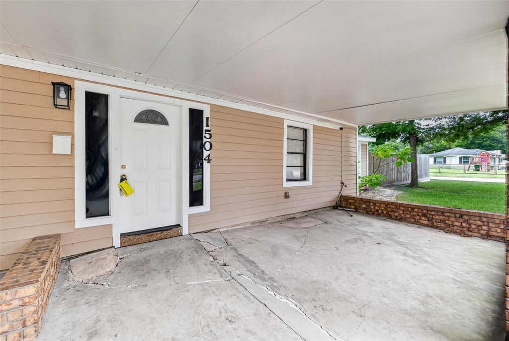 1504 Lawrence Avenue - Photo 1