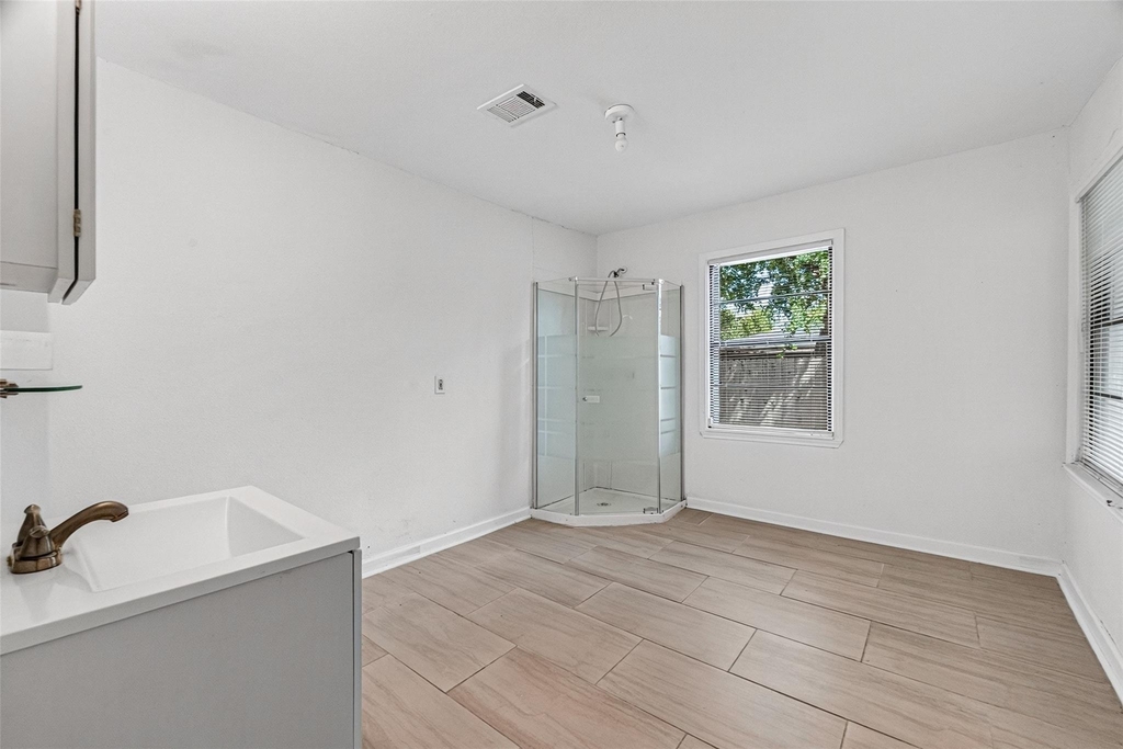 1504 Lawrence Avenue - Photo 19