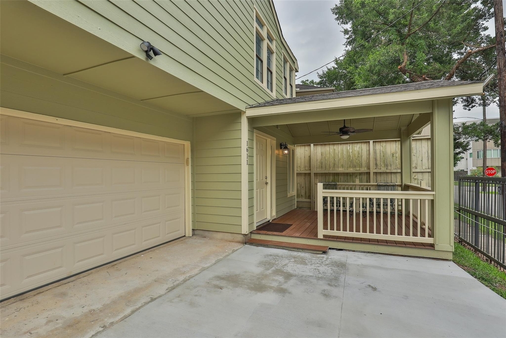 1611 Oakdale Street - Photo 4