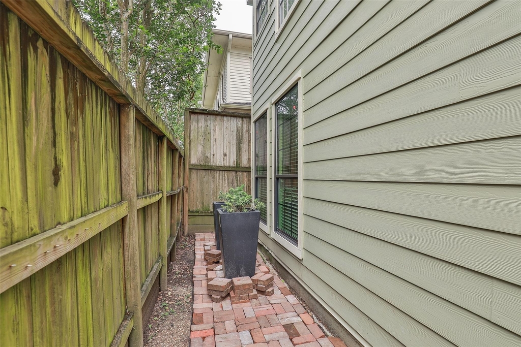 1611 Oakdale Street - Photo 39