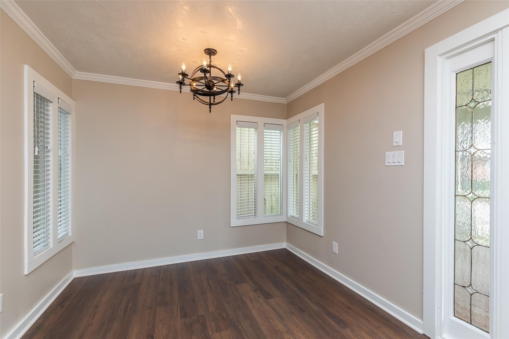 1611 Oakdale Street - Photo 7