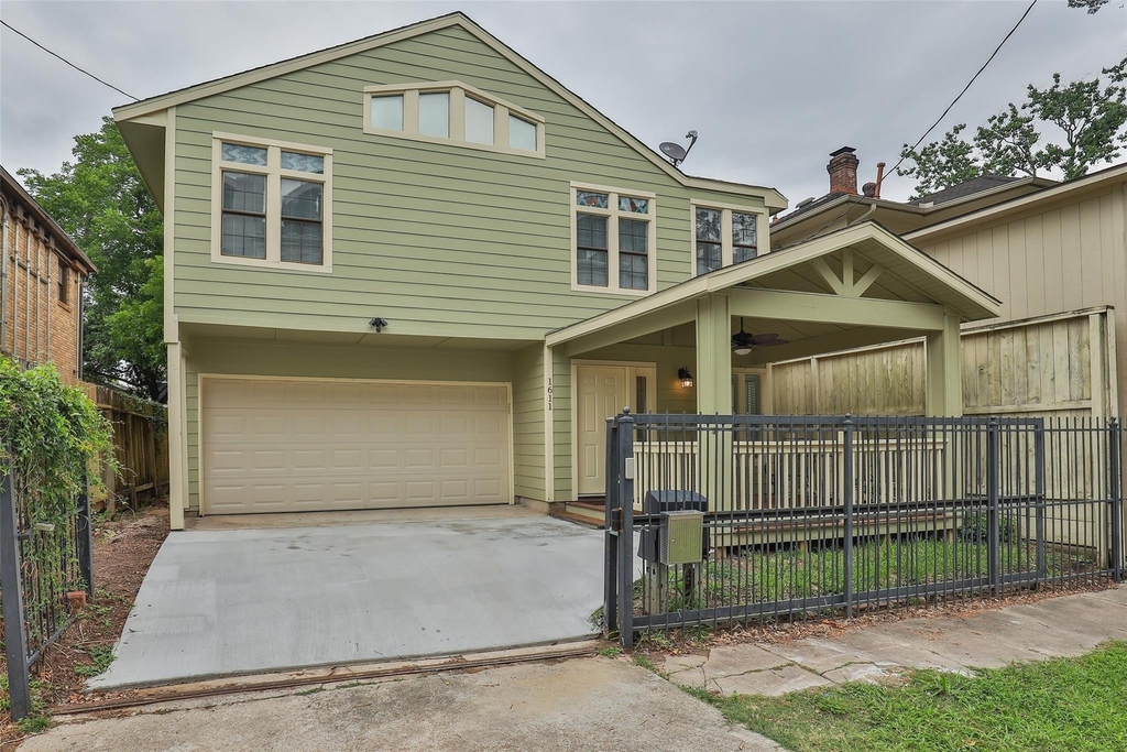 1611 Oakdale Street - Photo 2