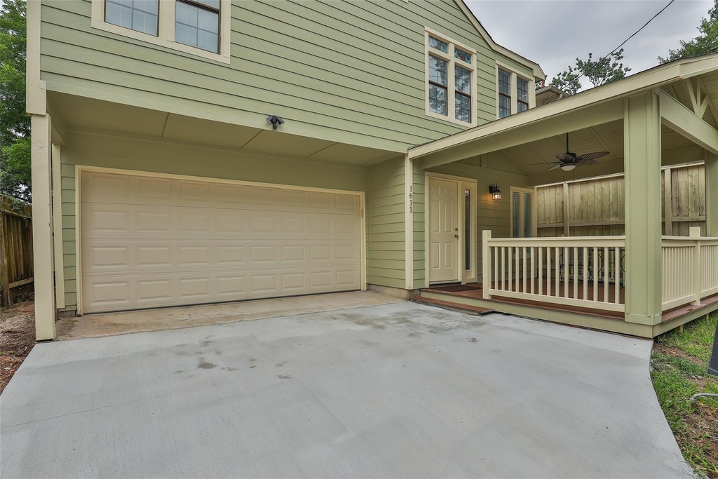 1611 Oakdale Street - Photo 3
