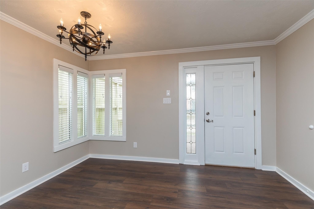 1611 Oakdale Street - Photo 8