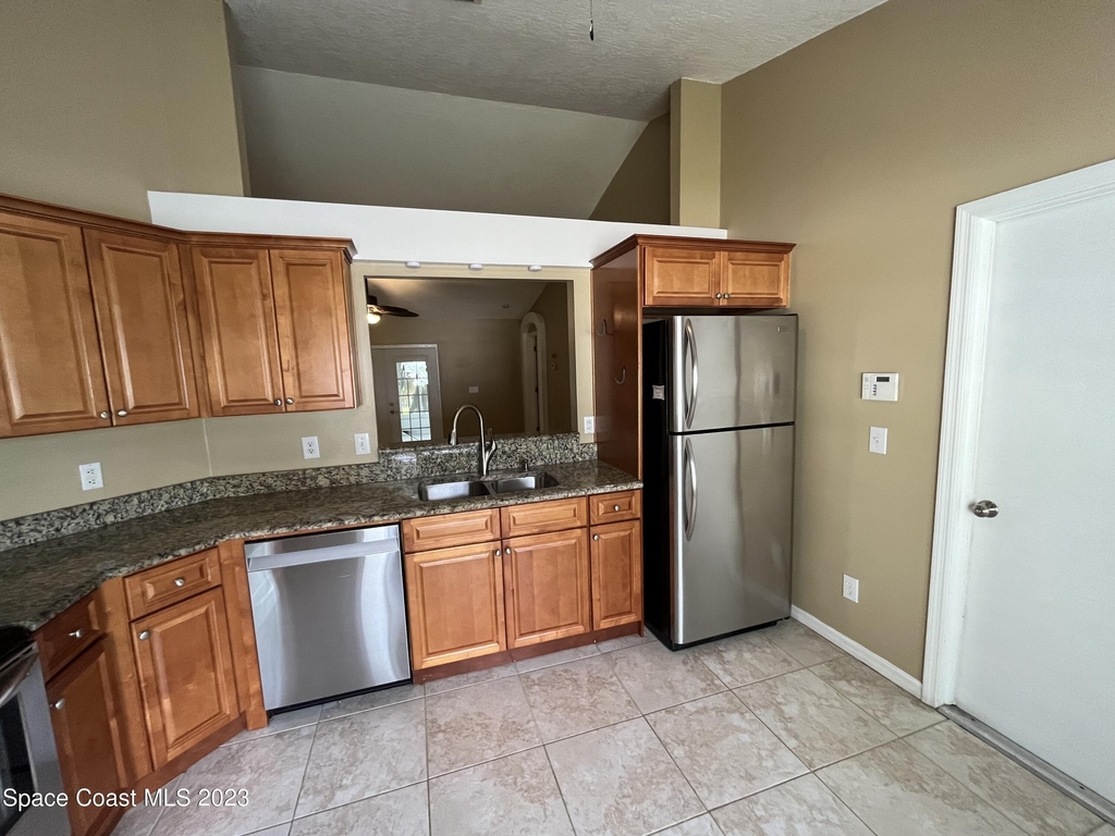 2452 Appalachian Drive - Photo 3