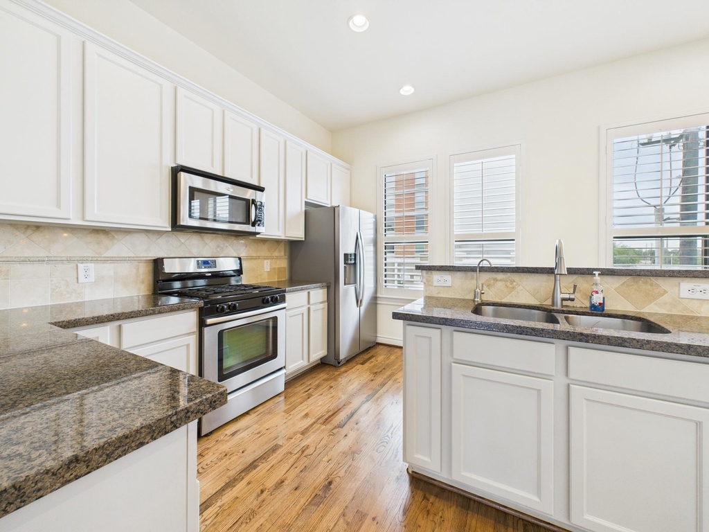 11025 Sherwood Grove - Photo 14