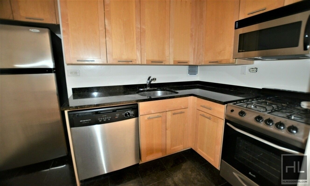 East 49 Street - Photo 2