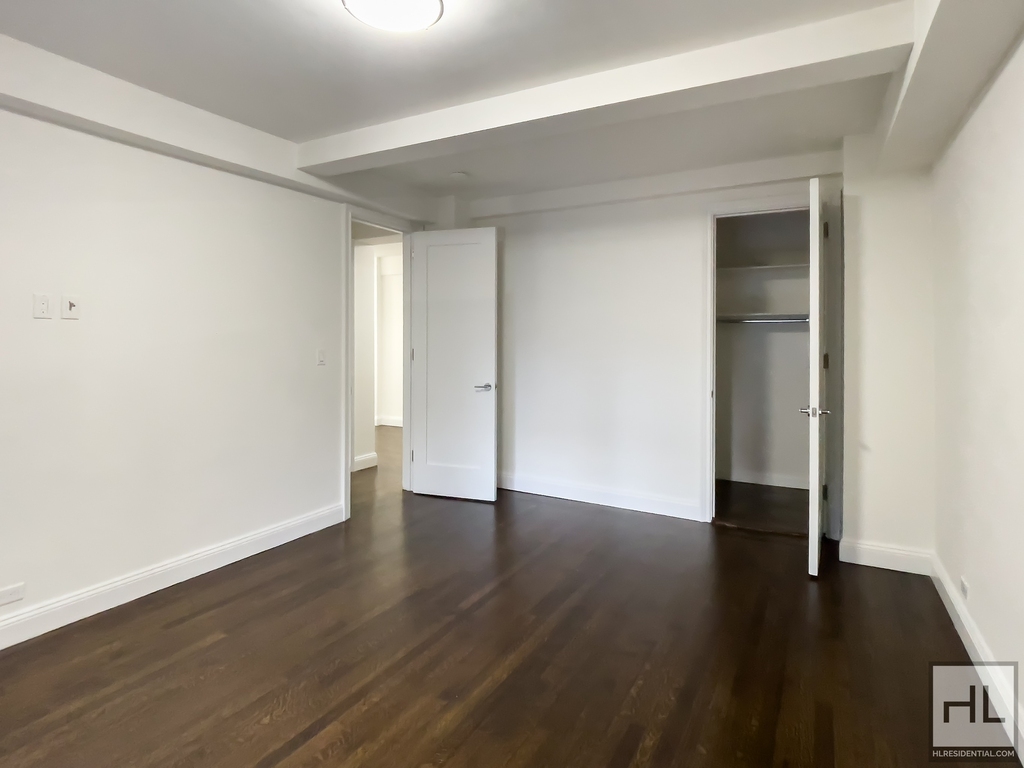 Fifth Avenue - Photo 3