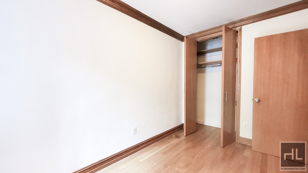 York Avenue - Photo 2