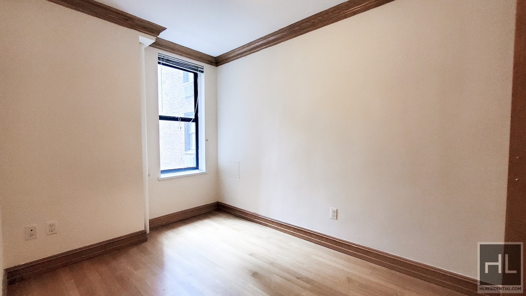 York Avenue - Photo 1