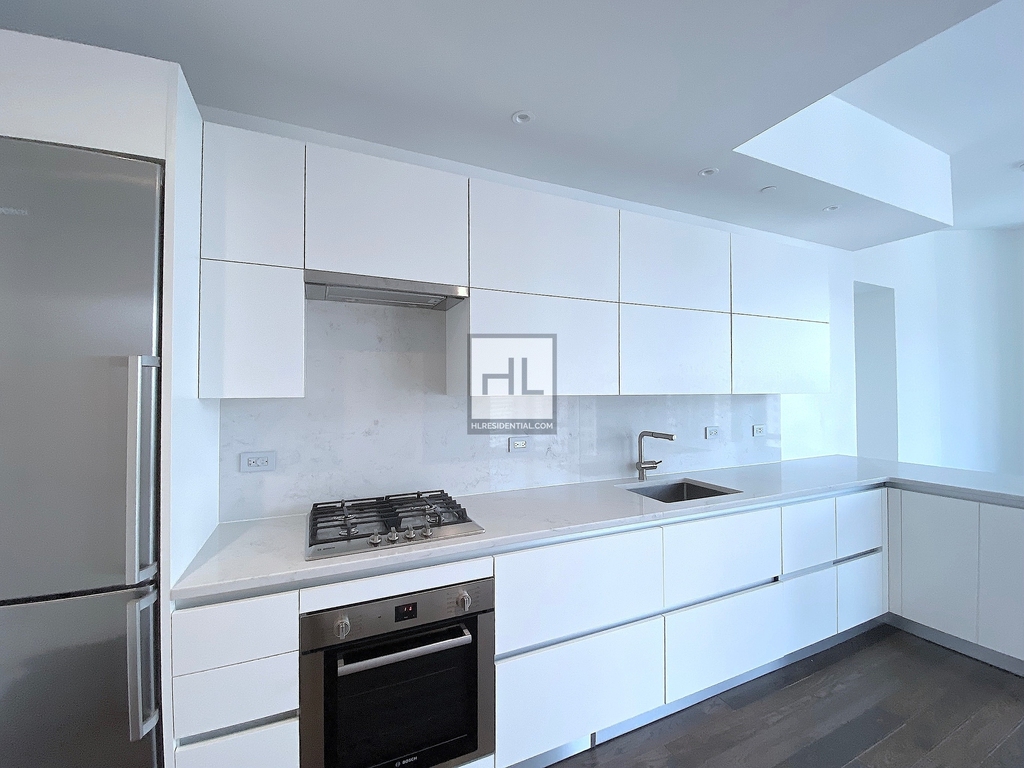East 44th Street - Photo 1