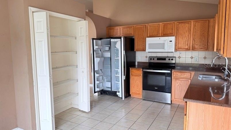 1120 Vinetree Drive - Photo 5