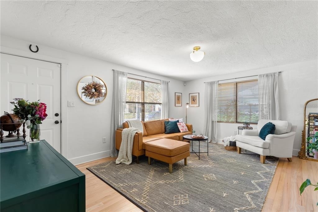 837 42nd Avenue N - Photo 3