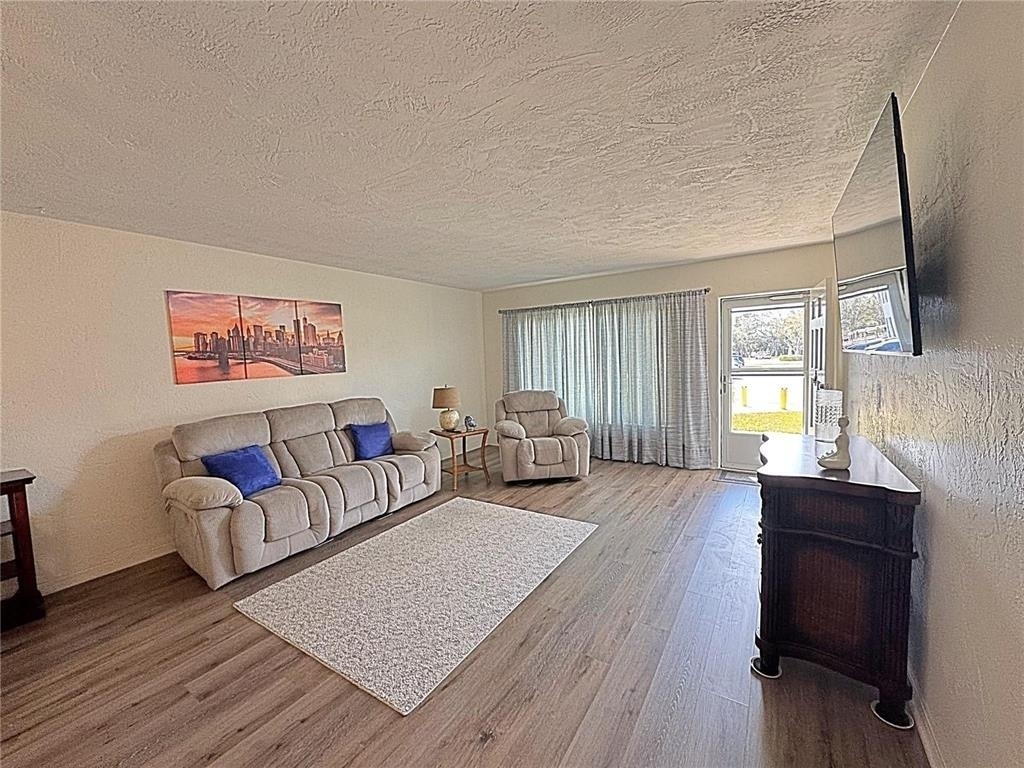 2001 World Parkway Boulevard - Photo 2