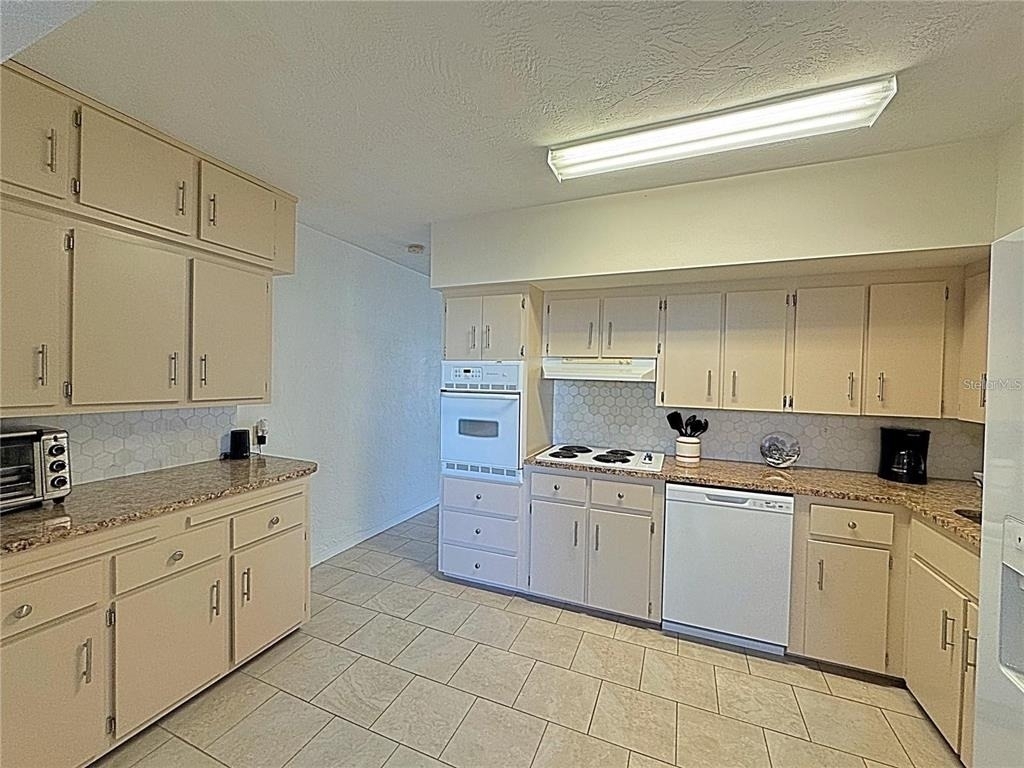 2001 World Parkway Boulevard - Photo 7