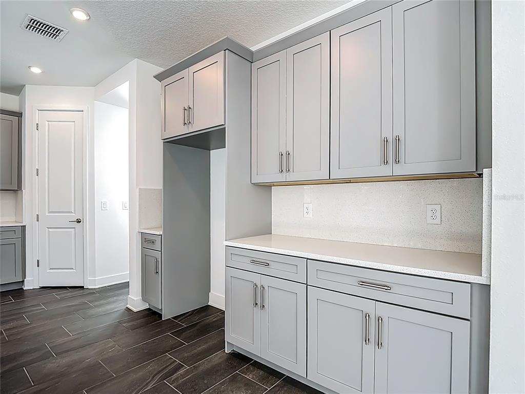 410 S West Shore Boulevard - Photo 25