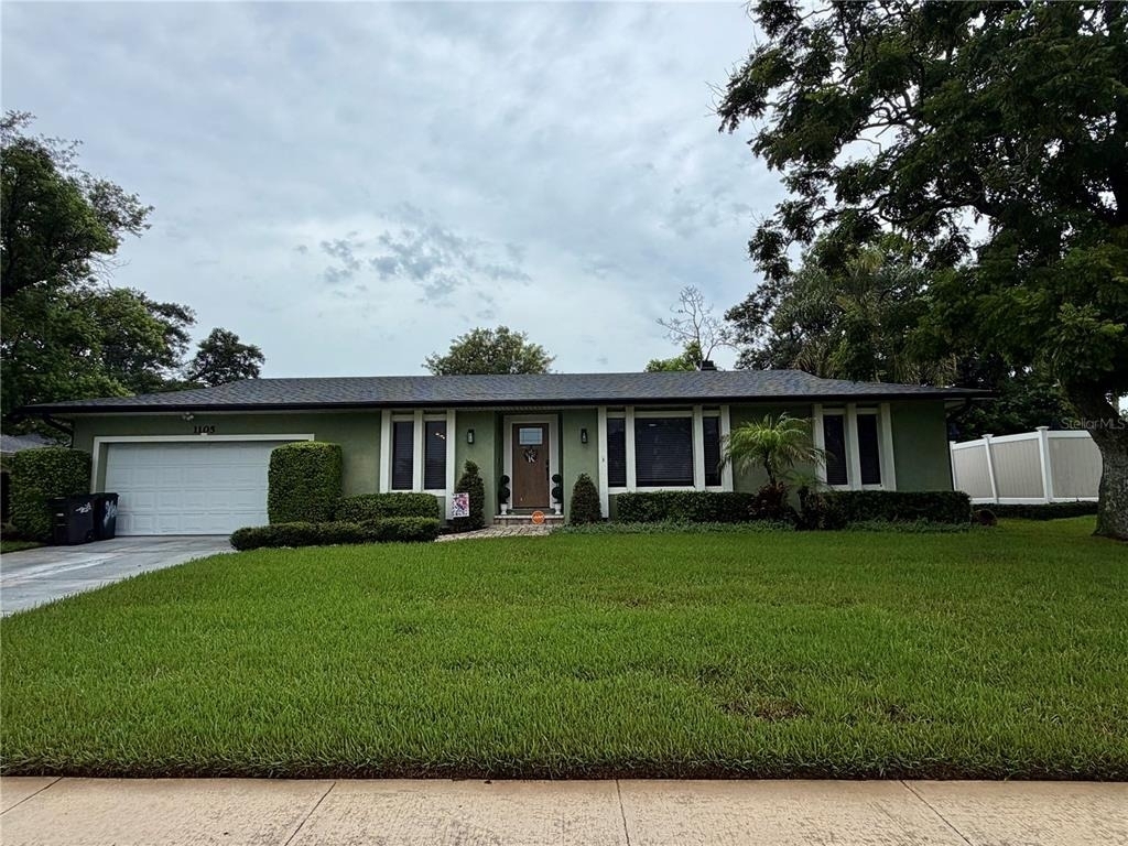 1105 Doris Street - Photo 0