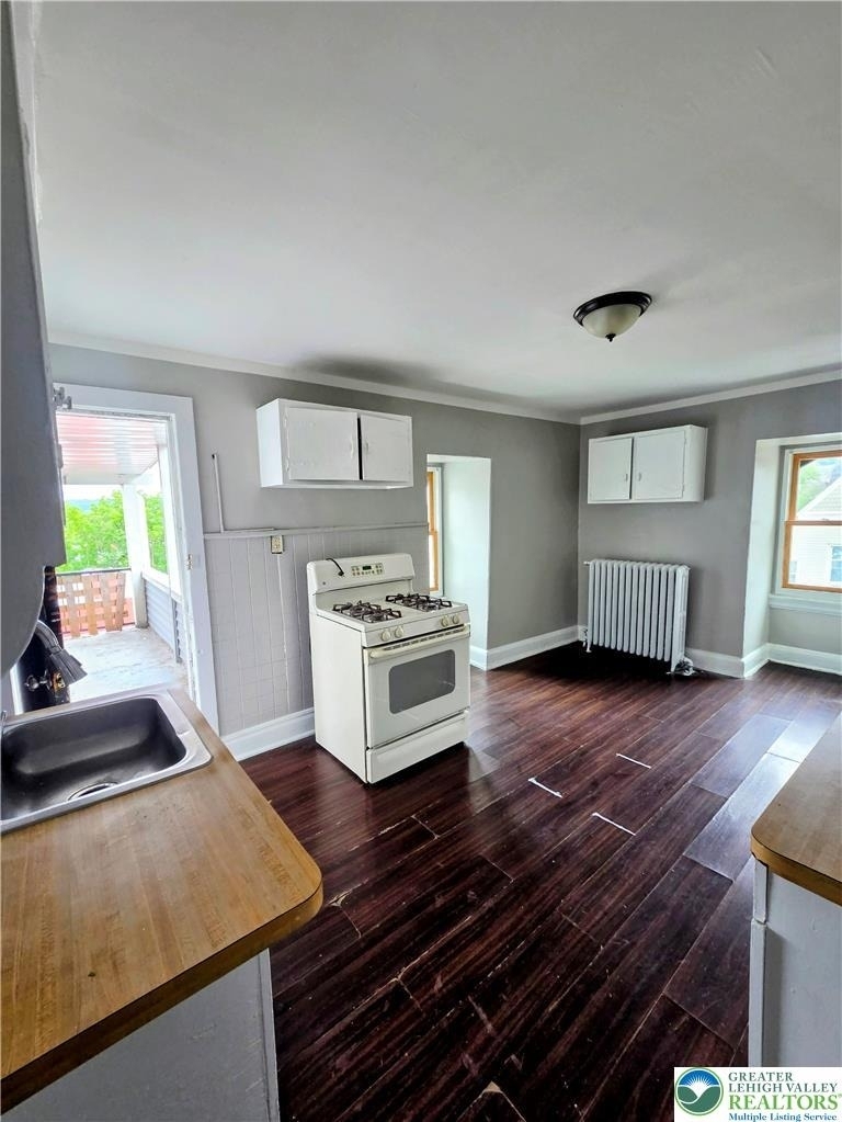 1048 W Walnut Street - Photo 2