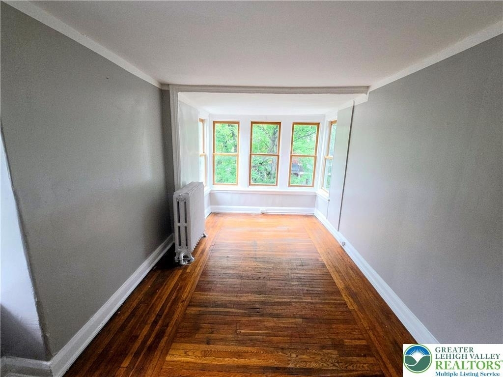 1048 W Walnut Street - Photo 1