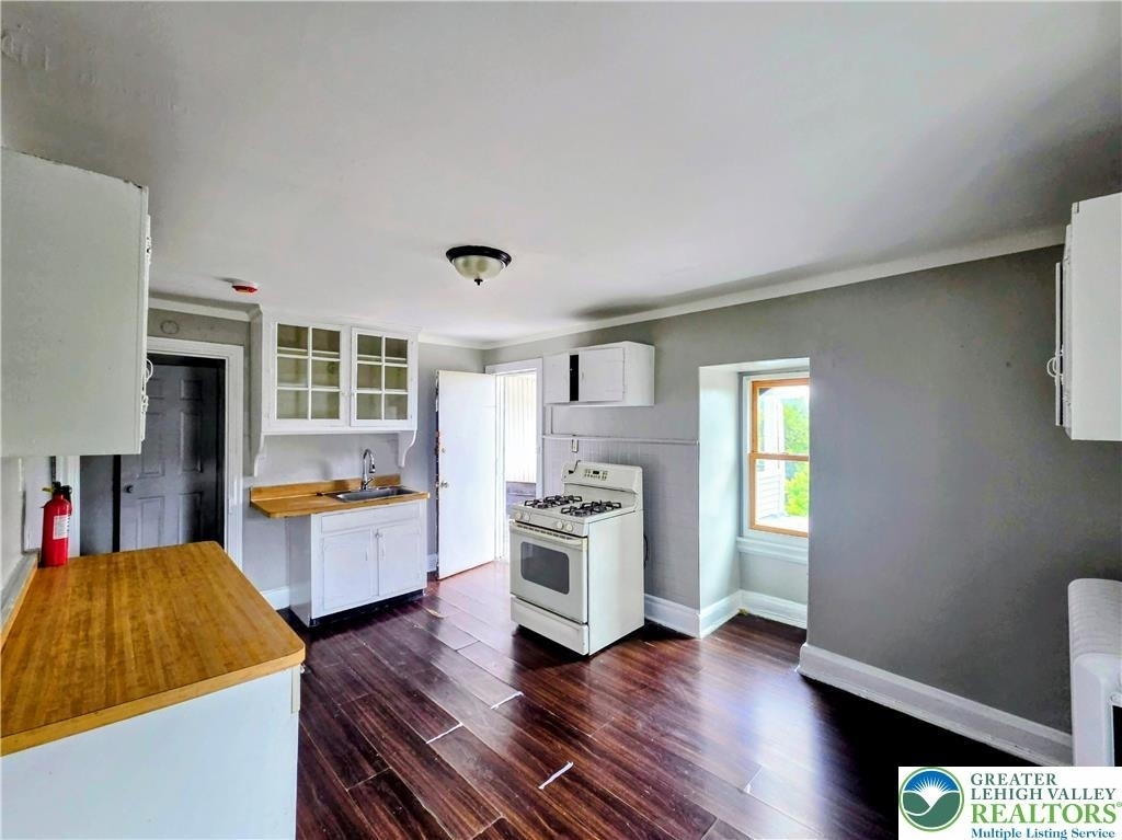 1048 W Walnut Street - Photo 3