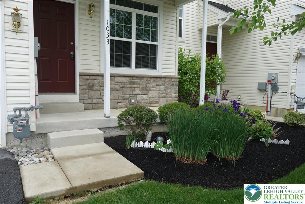 1033 King Way - Photo 1