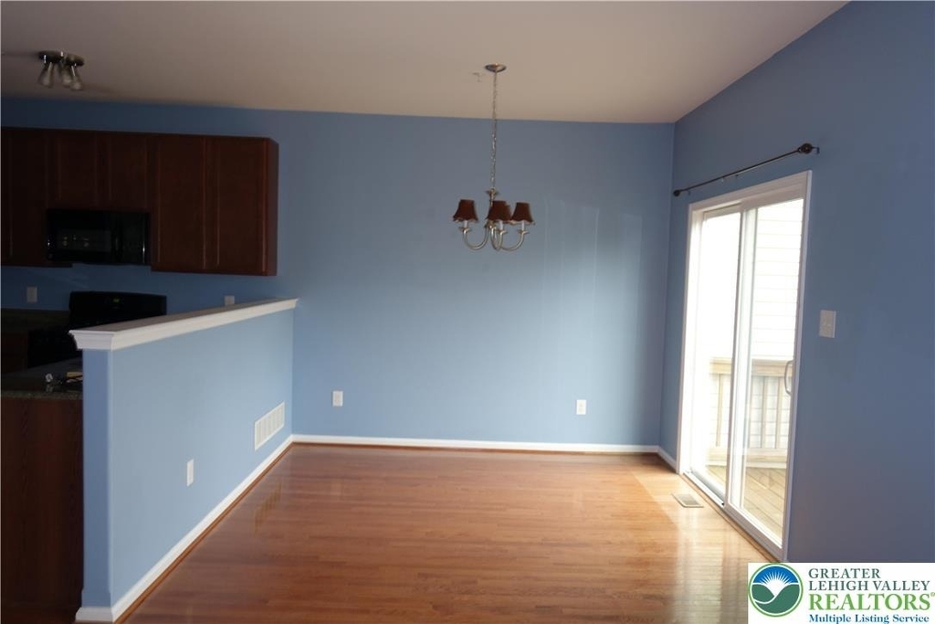 1033 King Way - Photo 6