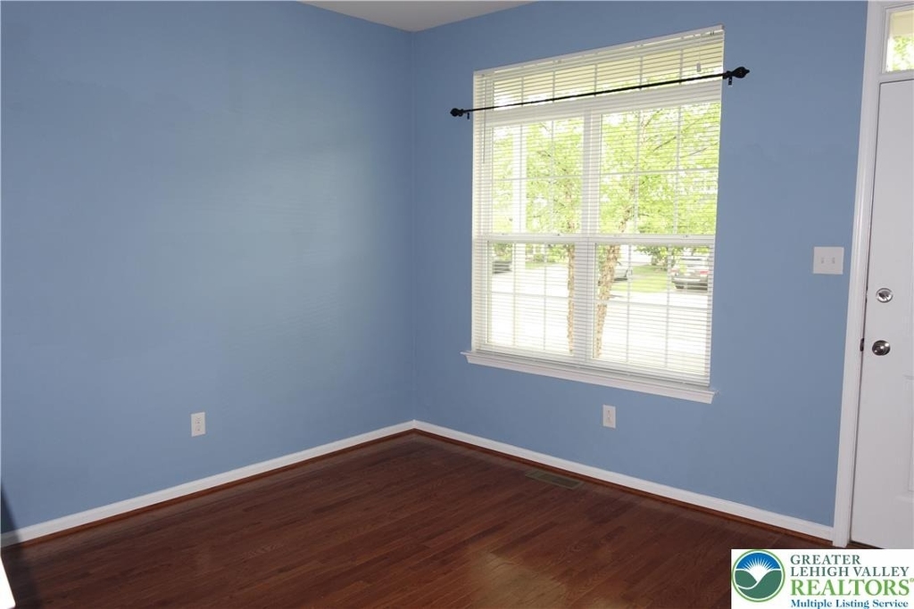 1033 King Way - Photo 4